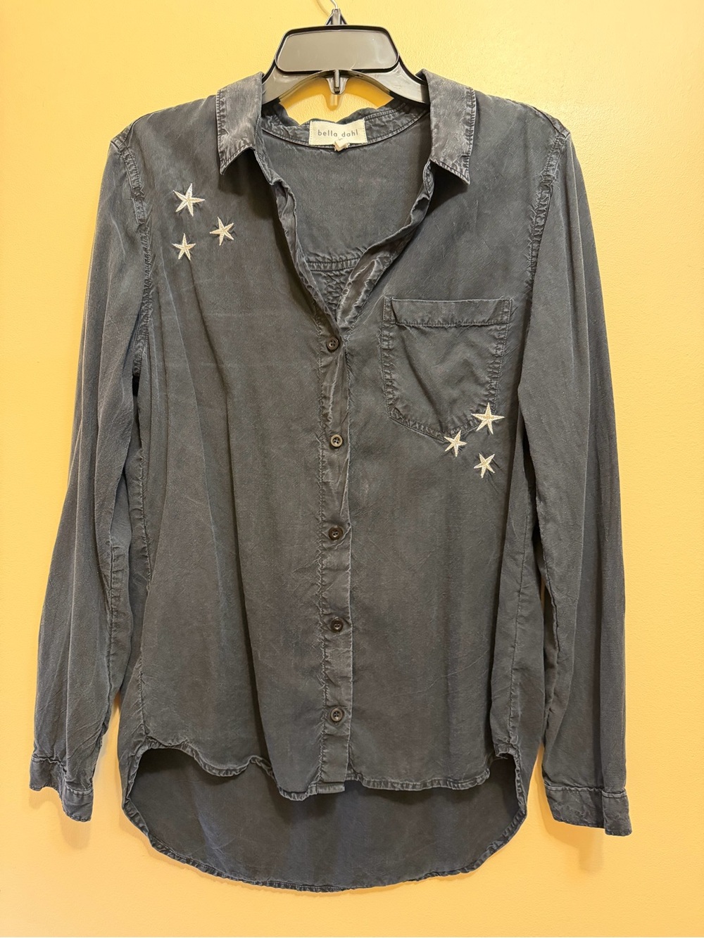 Bella Dahl Women’s Star-Embroidered Button-Up Shirt
